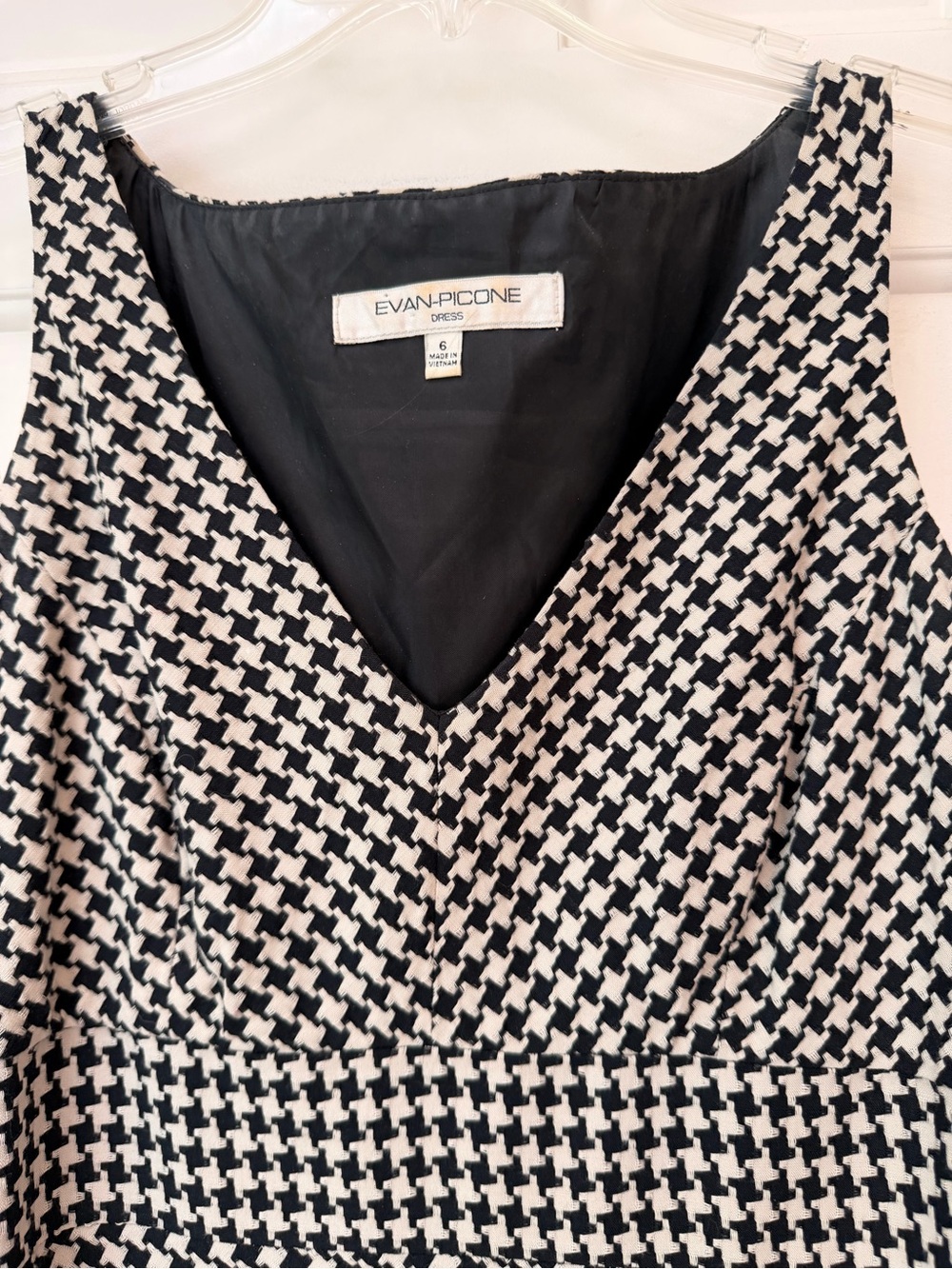 Evan Picone White & Black Houndstooth, Sleeveless V-Neck Fit-N-Flare Dress, Sz 6 - Picture 3 of 16